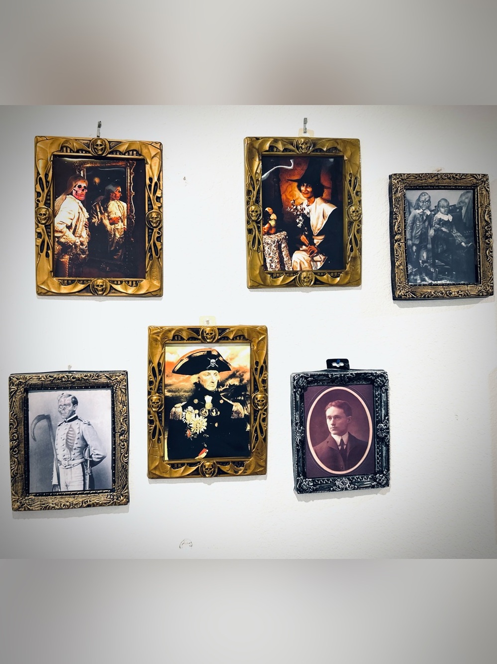 Haunted Halloween Art Gallery! 6 holographic Vtg Style 3D spooky portraits decor